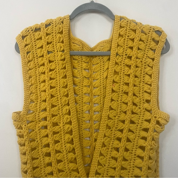 Vintage 1970’s Handmade Crochet Marigold Mustard Yellow Sweater Vest OS - Picture 2 of 7